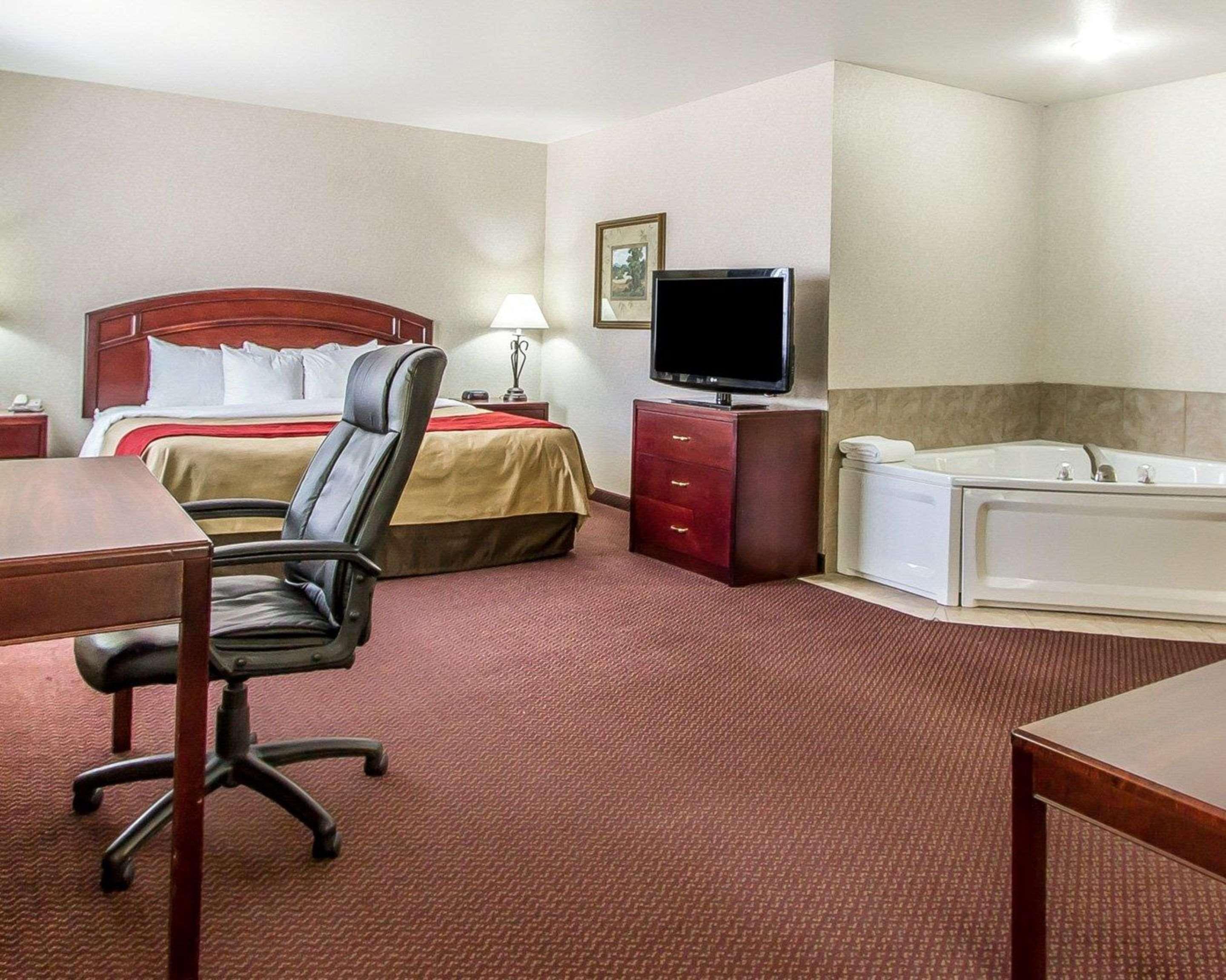 Quality Inn & Suites Fort Madison Near Hwy 61 Екстер'єр фото