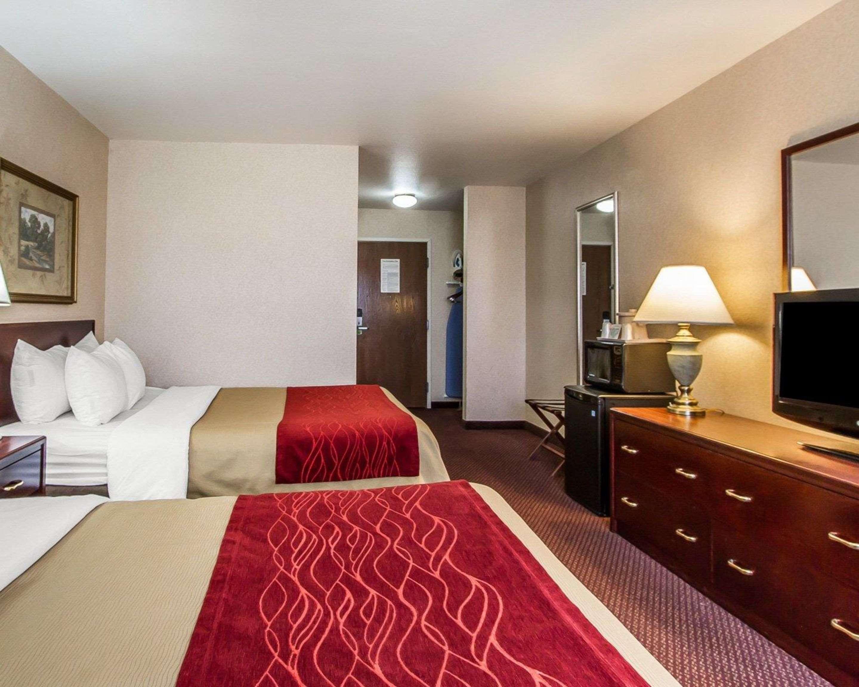 Quality Inn & Suites Fort Madison Near Hwy 61 Екстер'єр фото